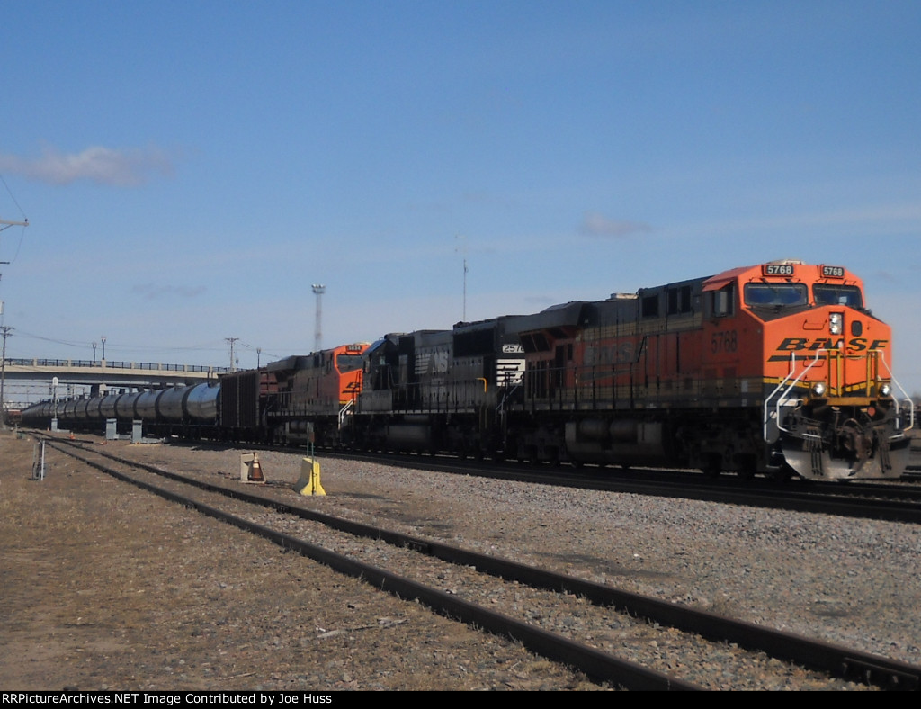 BNSF 5768 East